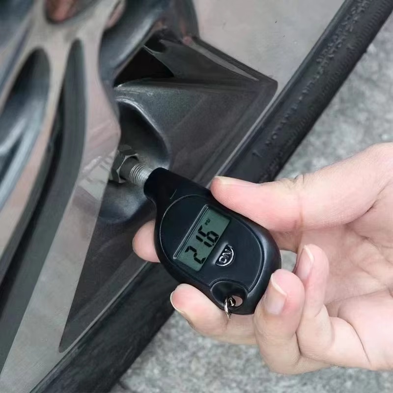 Cyfrowy miernik ciśnienia w op – Tyre Pressure Gauge recenzja i cena